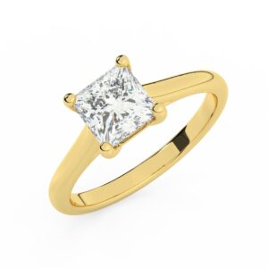 טבעת אירוסין סוליטר דגם 50029 כסף מצופה זהב צהוב במרכז יהלום מעבדה במשקל כולל של 2 קראט בחיתוך פרינסס עם תעודה גמולוגית אירופאית IGI
