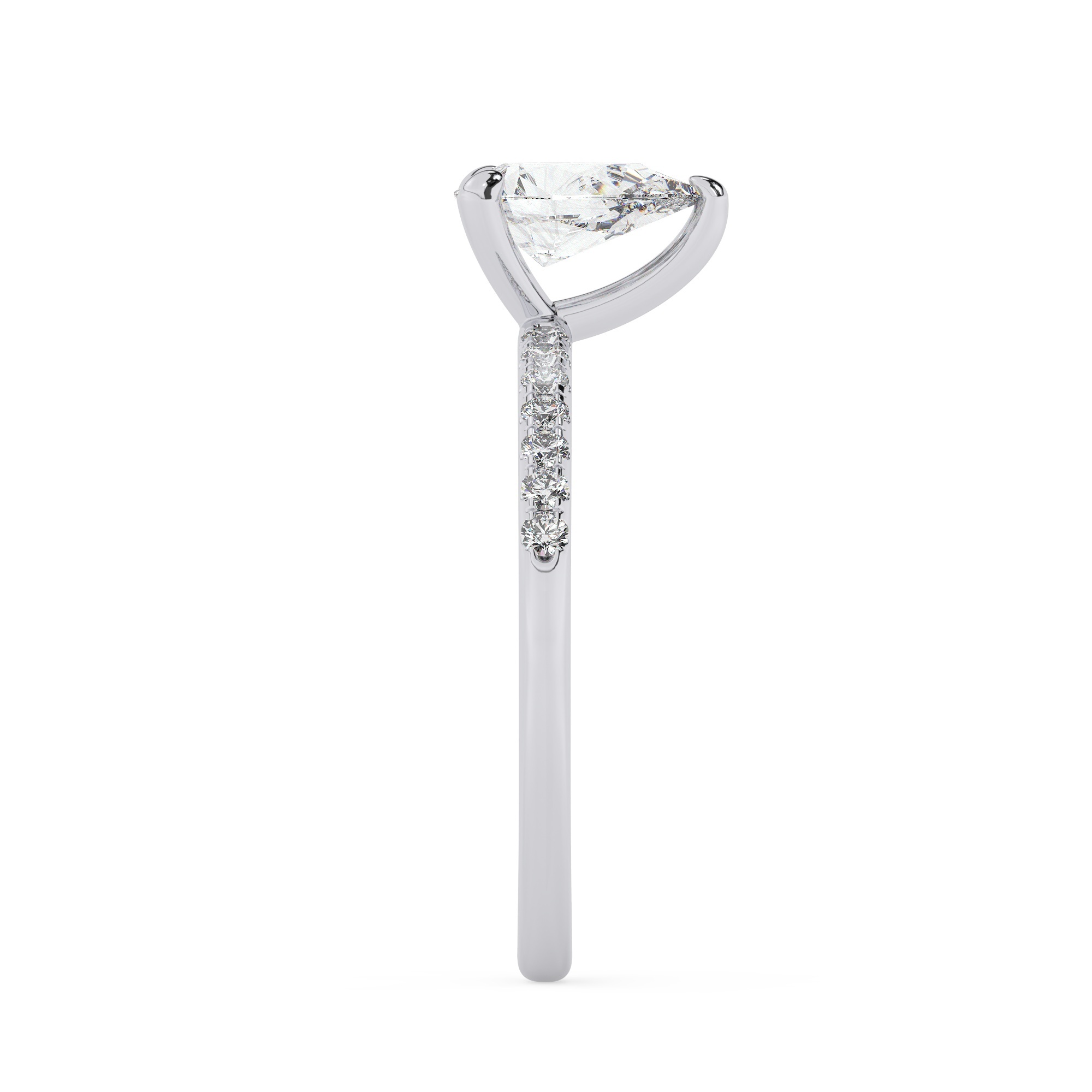 טבעת אירוסין סוליטר ויהלומים בצדדים דגם 50048 כסף מצופה זהב לבן-רודיום במרכז אבן מעבדה מוסונייט 4 קראט בחיתוך טיפה עם תעודה גמולוגית בינלאומית GRA מסביב ובצדדים אבני מעבדה מוסונייט במשקל כולל של 0.14 קראט בחיתוך עגול – תמונה 4