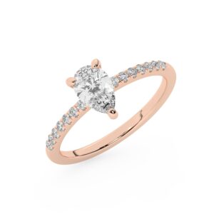 טבעת אירוסין סוליטר ויהלומים בצדדים דגם 50048 זהב אדום רוזגולד 14 קראט במרכז יהלום טבעי 5 קראט בחיתוך טיפה עם תעודה גמולוגית אמריקאית GIA מסביב ובצדדים יהלומים טבעים במשקל כולל של 0.14 קראט בחיתוך עגול